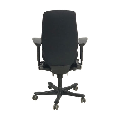 Kinnarps Synchrone 9000 kontorstol fra Kinnarps, svart stoff