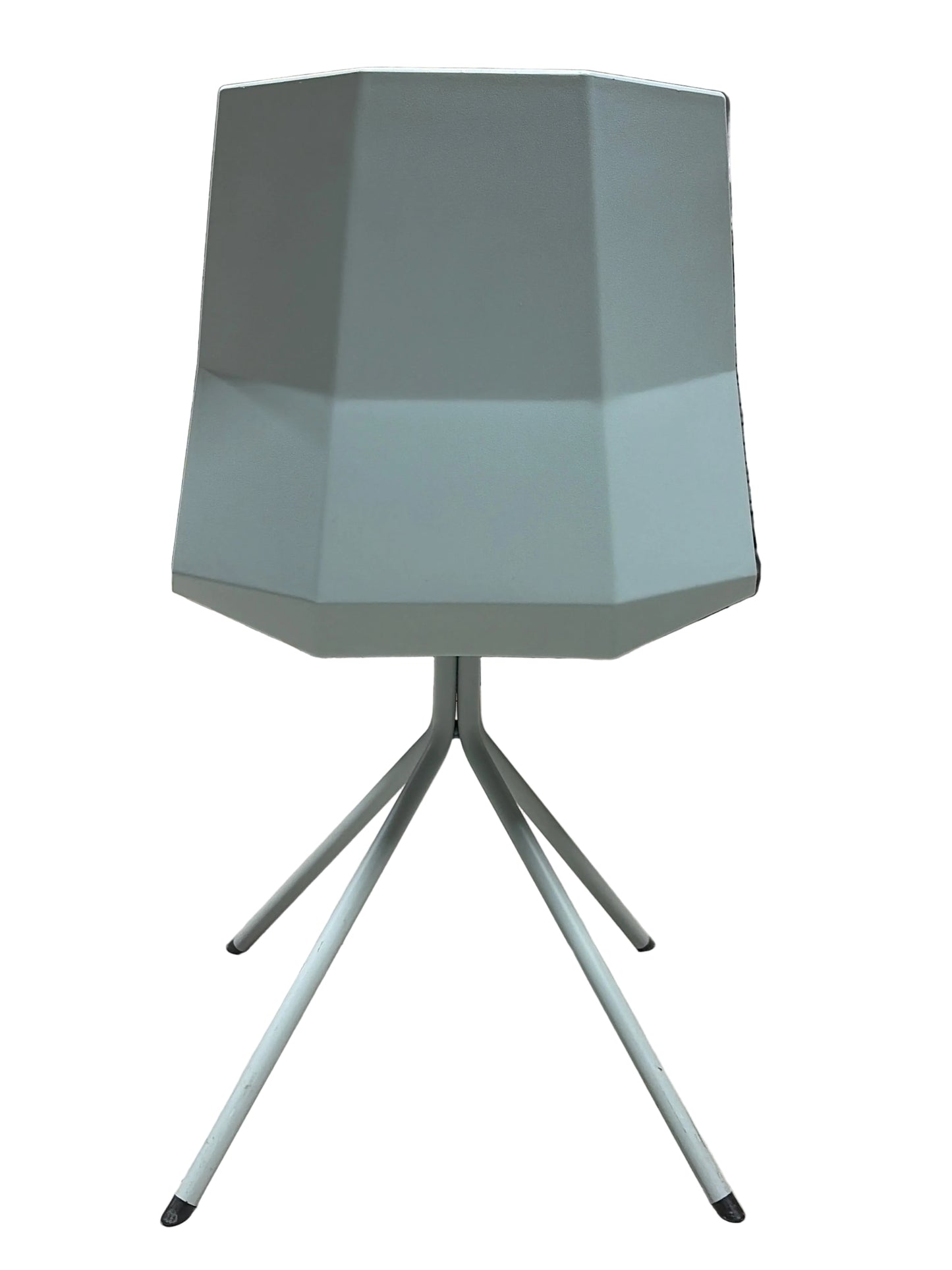 Designstol med unikt firkantet design