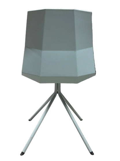 Designstol med unikt firkantet design