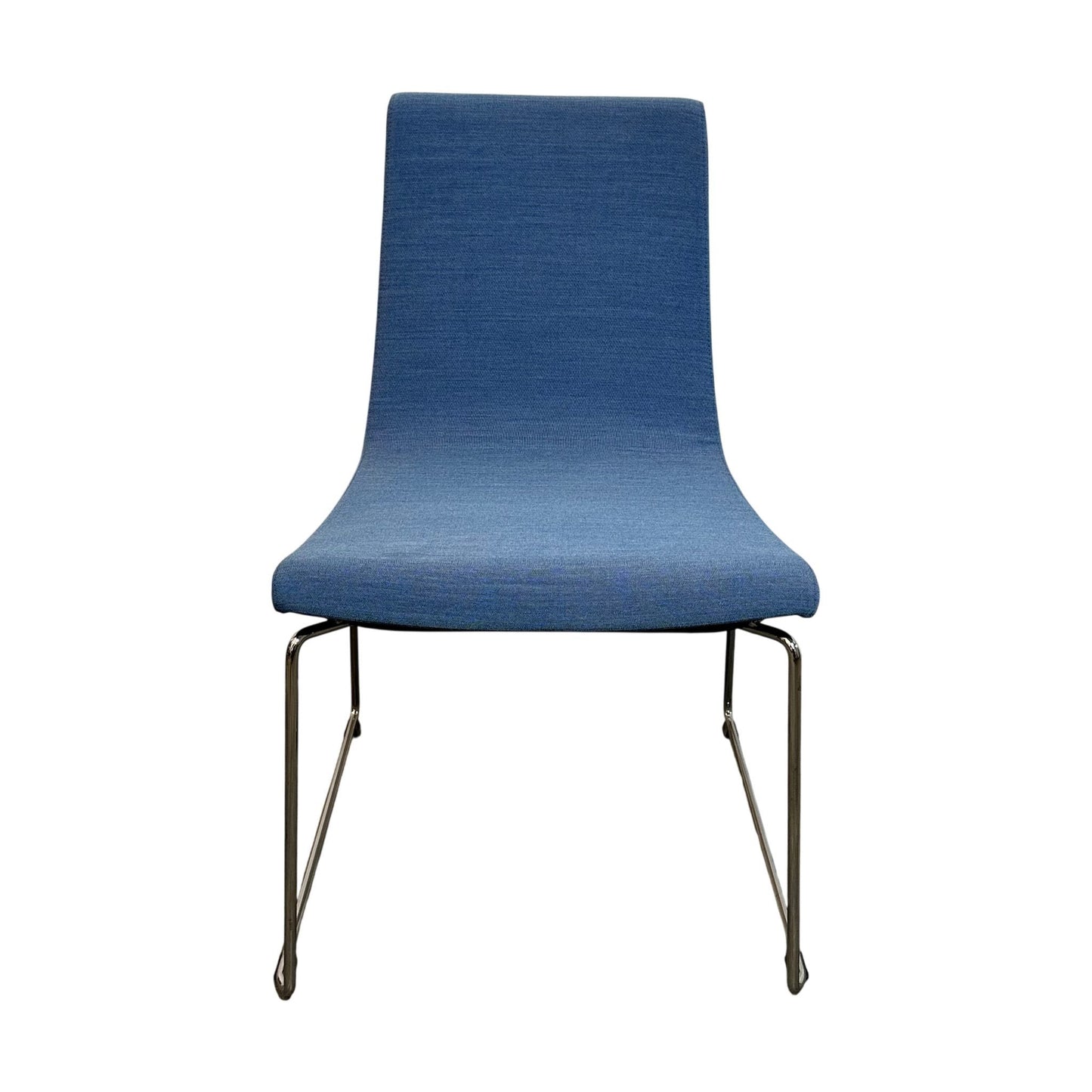 Clint møteromsstol fra ForaForm, blå tekstil