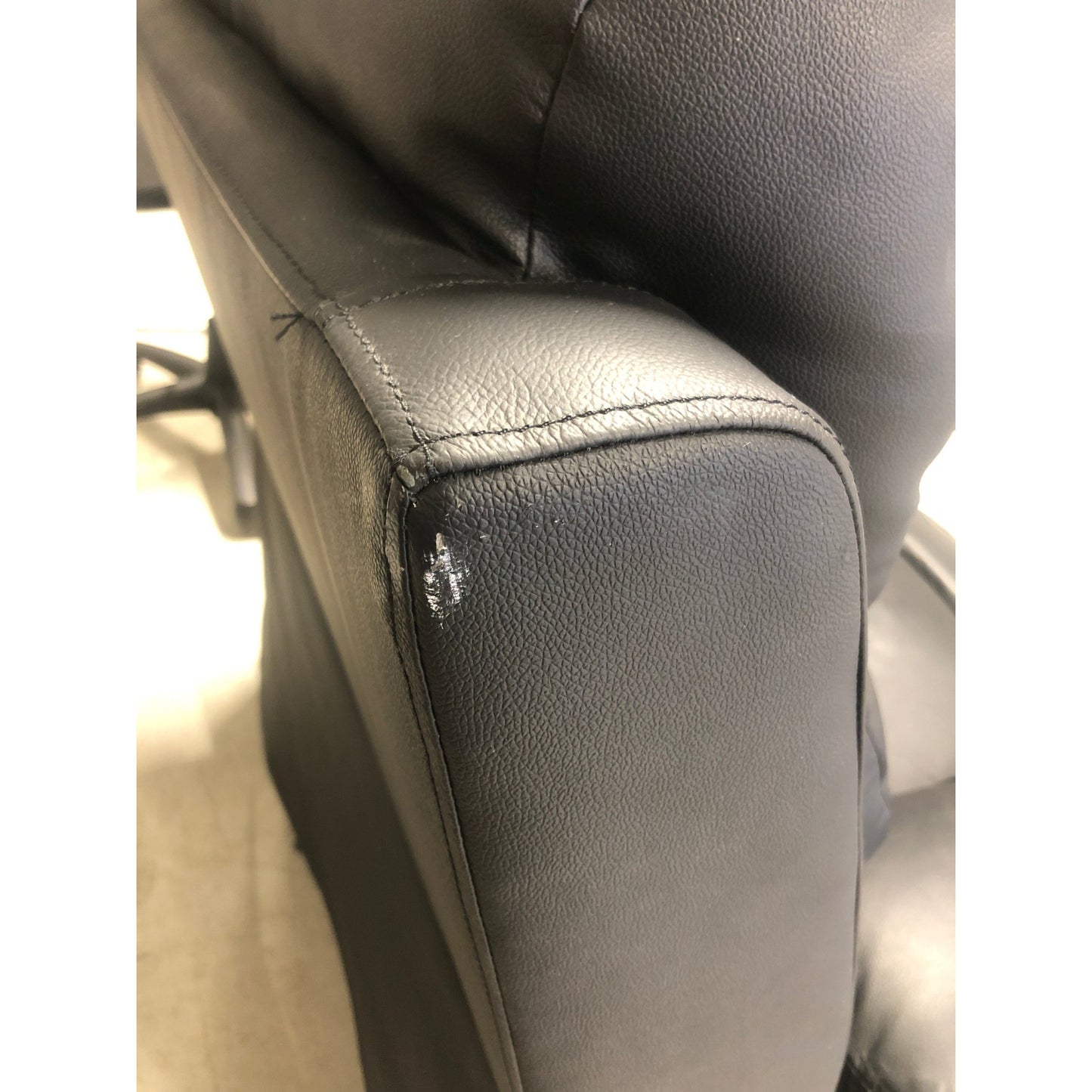 Mayfield lenestol fra A-Møbler, hud/PVC, med recliner-funksjon