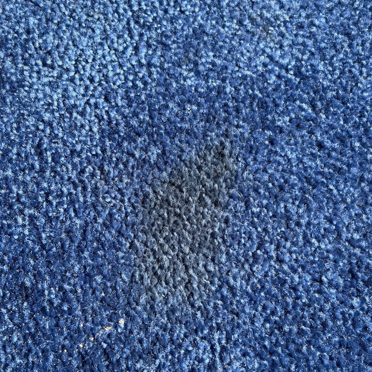 (350x400) Designteppe i mykt blått tekstil