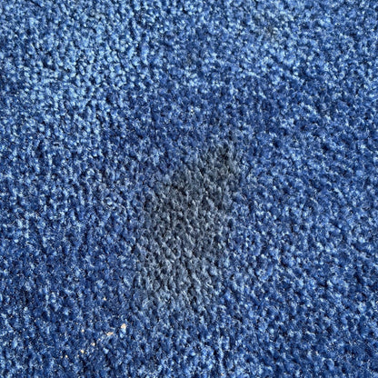 (350x400) Designteppe i mykt blått tekstil