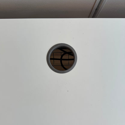 Skrivebord m/og kabelhull, 160cm