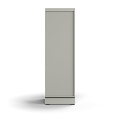 Bokhylle QBUS, 2 hyller, sokkel, H1252 B400 D400 mm, lys grå