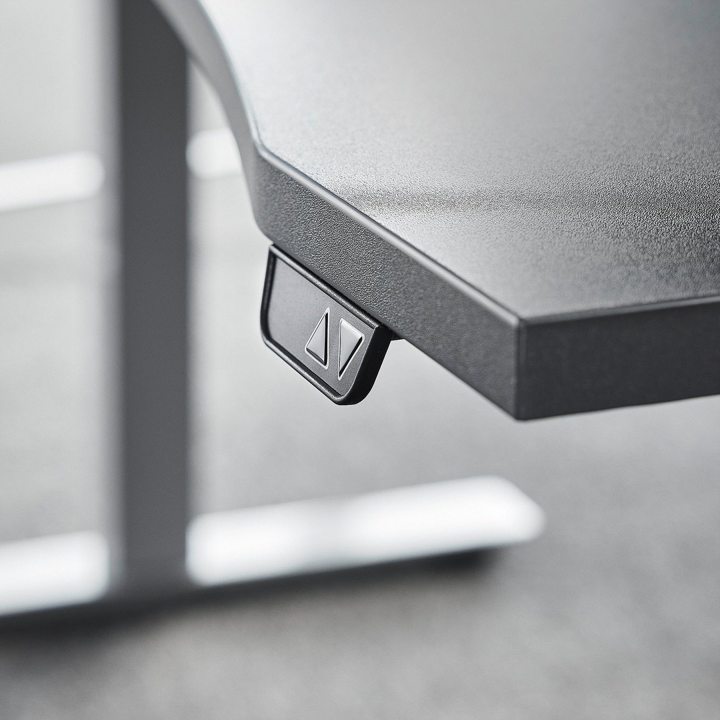 Skrivebord FLEXUS, hev/senk, mageuttak, L1600 B800 mm, sølv understell, grå