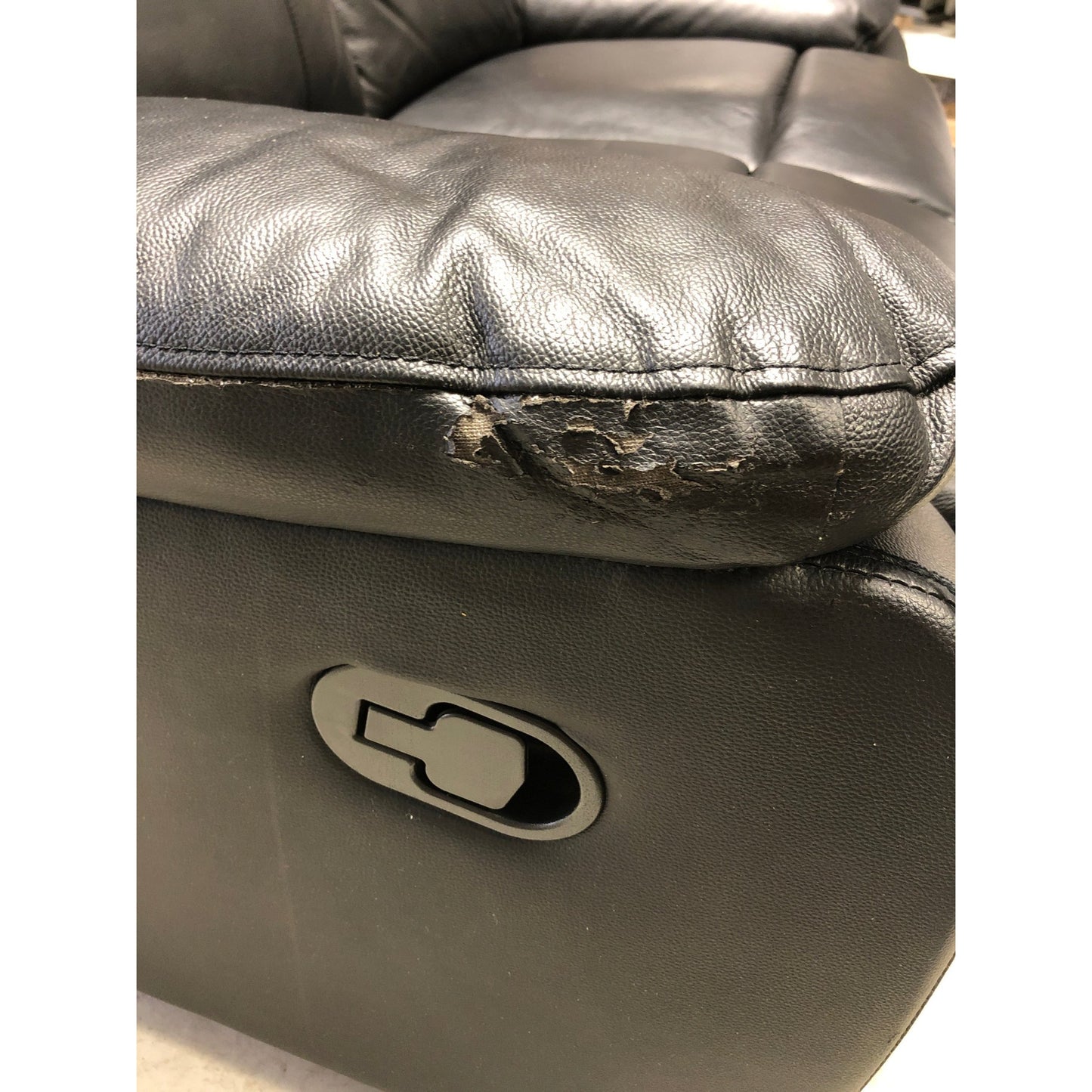 Mora 2-seter sofa fra A-Møbler, Hud/PVC