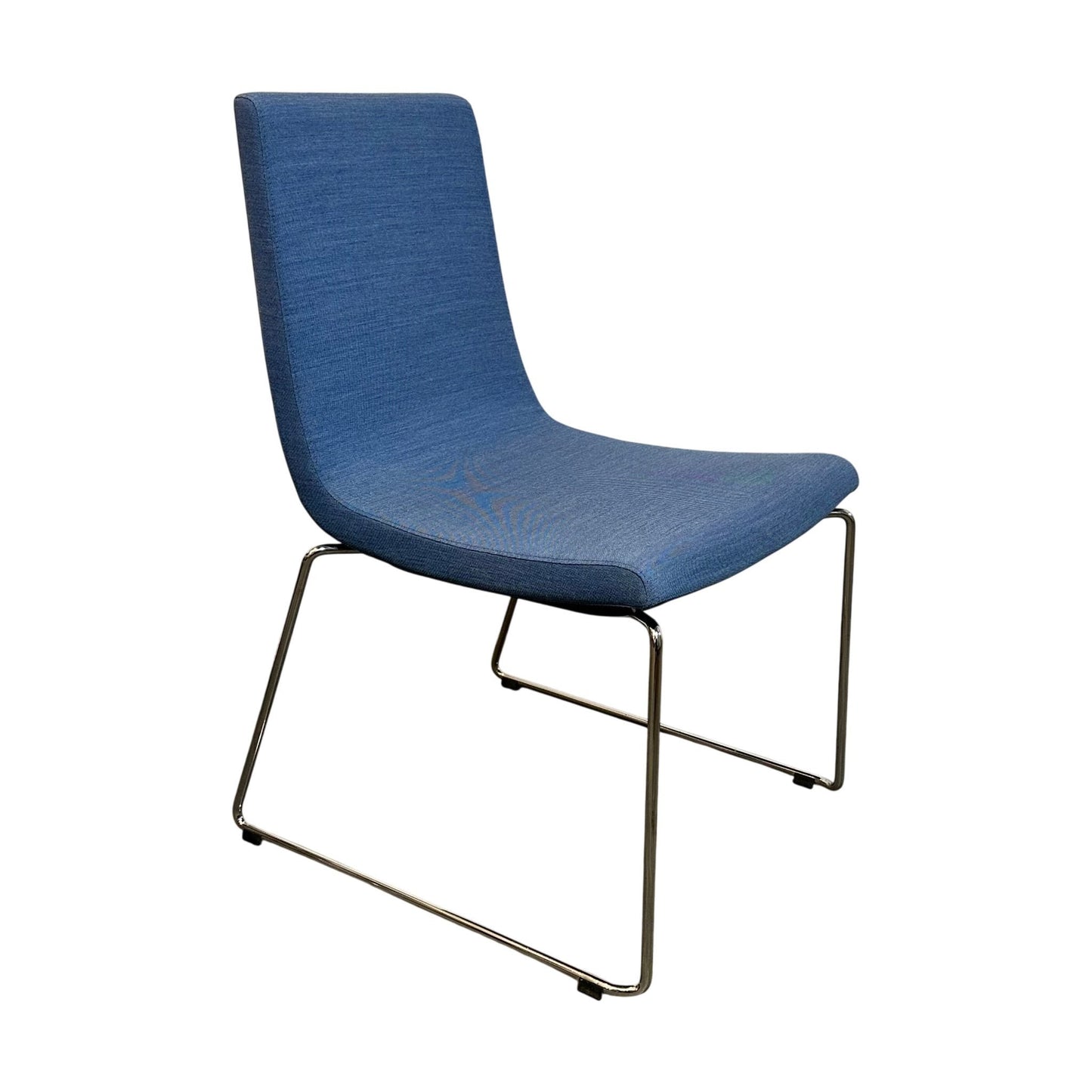 Clint møteromsstol fra ForaForm, blå tekstil