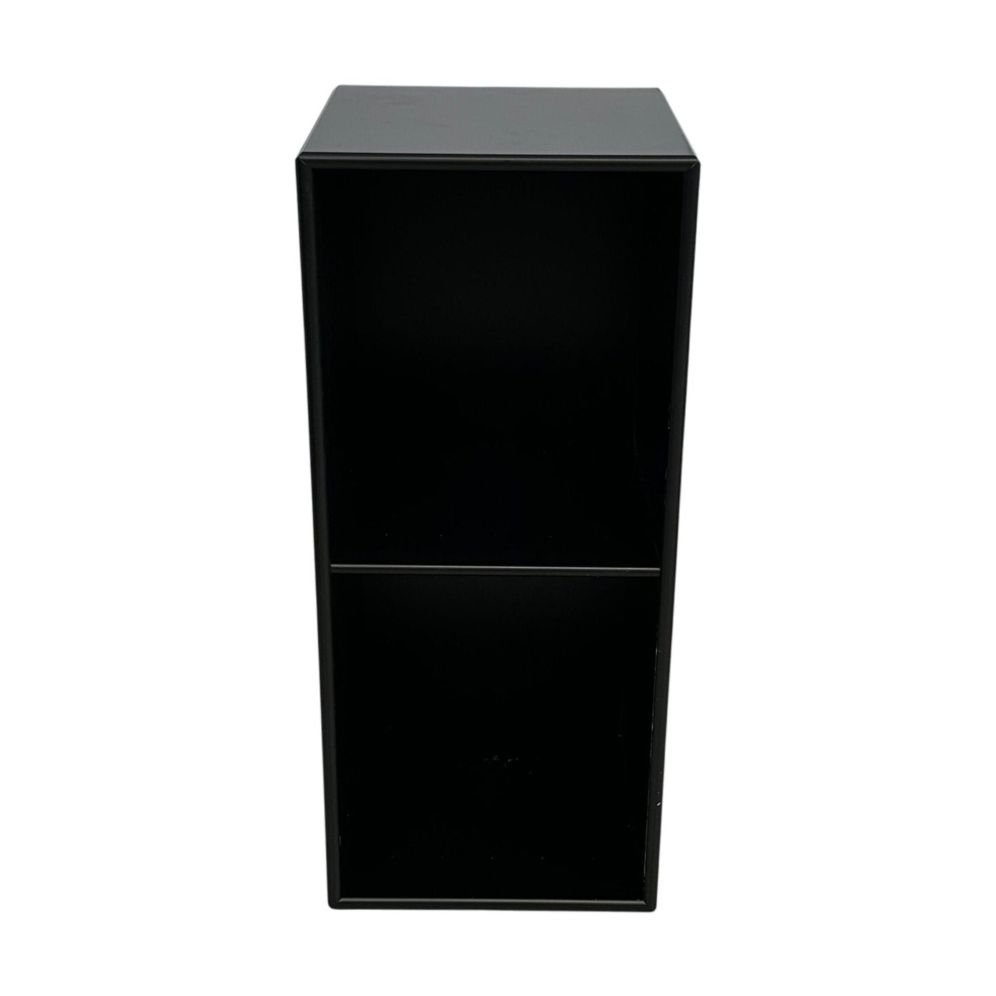 Hylleseksjon fra Montana, svart