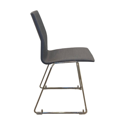 Møteromsstol fra Ocee & Four design, blå stoff