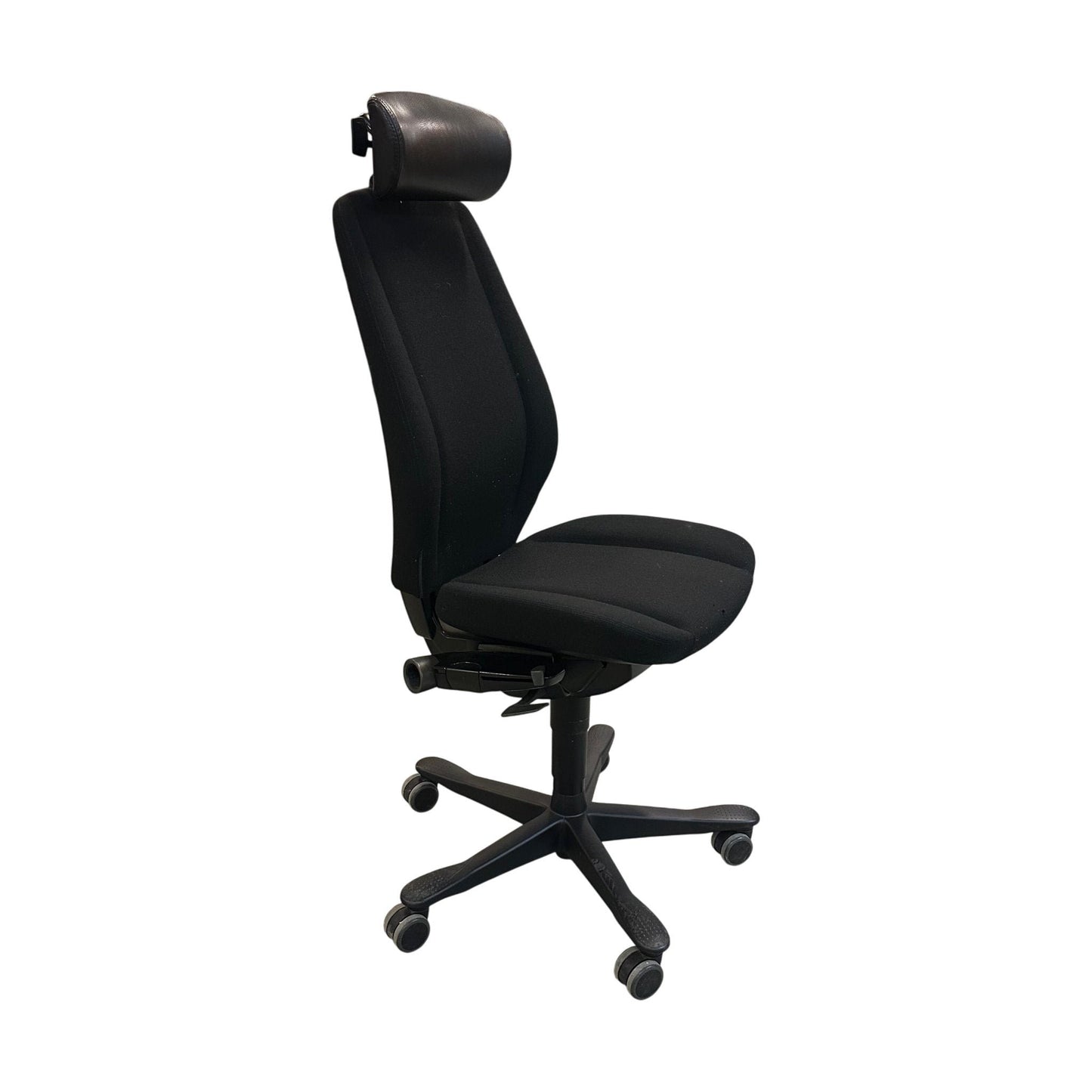 Kontorstol fra Kinnarps Synchrone 9000, sort