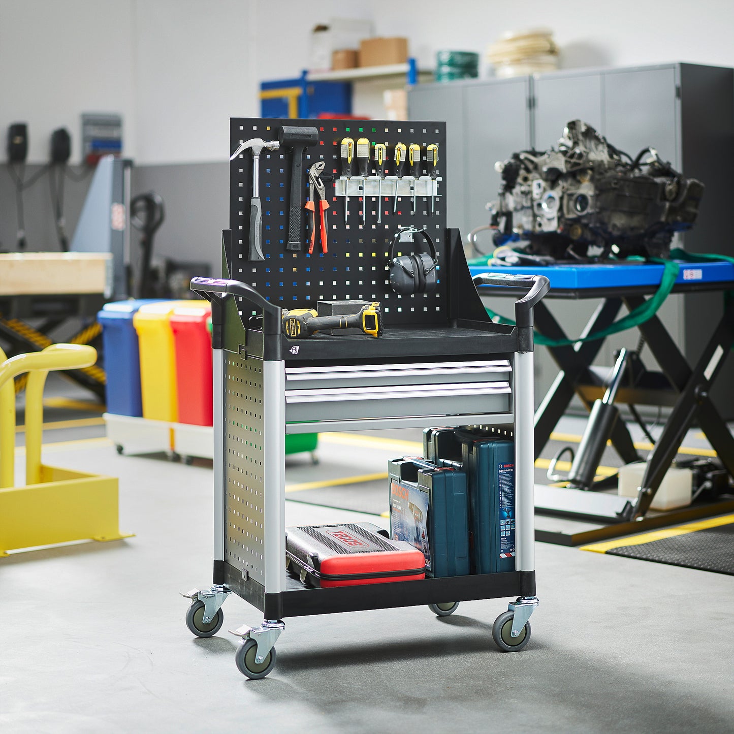 Hyllevogn MOVE med 2 skuffer + verktøypanel, 850x480x1345 mm fra AJ Produkter