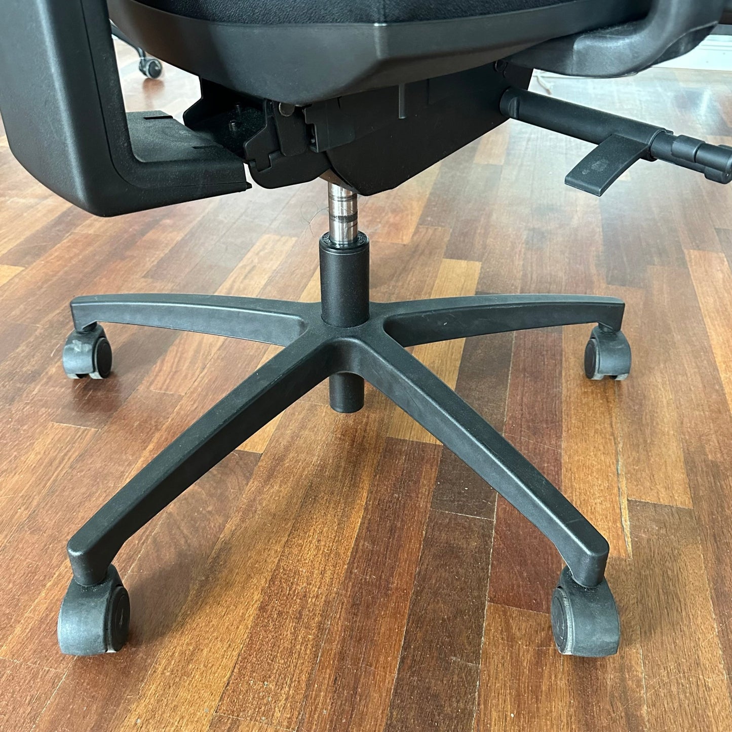 Sitland Team Strike Manager kontorstol, mesh - svart