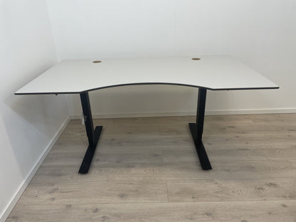 Manuell hev/senk skrivebord med sort understell