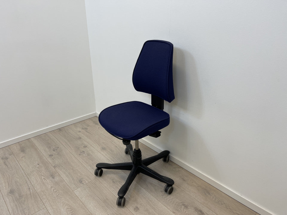 Nyrenset | Kinnarps 6000 FreeFloat ergonomisk kontorstol med blå Gaja trekk av ull