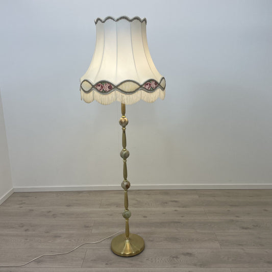 SOLGT. Vintage Sego stålampe med bjelleformet lampeskjerm i beige farge og rosemotiv