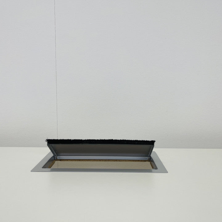 Større elektrisk hev/senk skrivebord med venstresving. 260 cm bredt