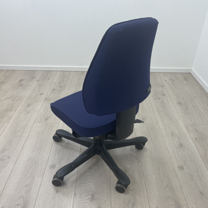 Nyrenset | Kinnarps 6000 FreeFloat ergonomisk kontorstol med blå Gaja trekk av ull