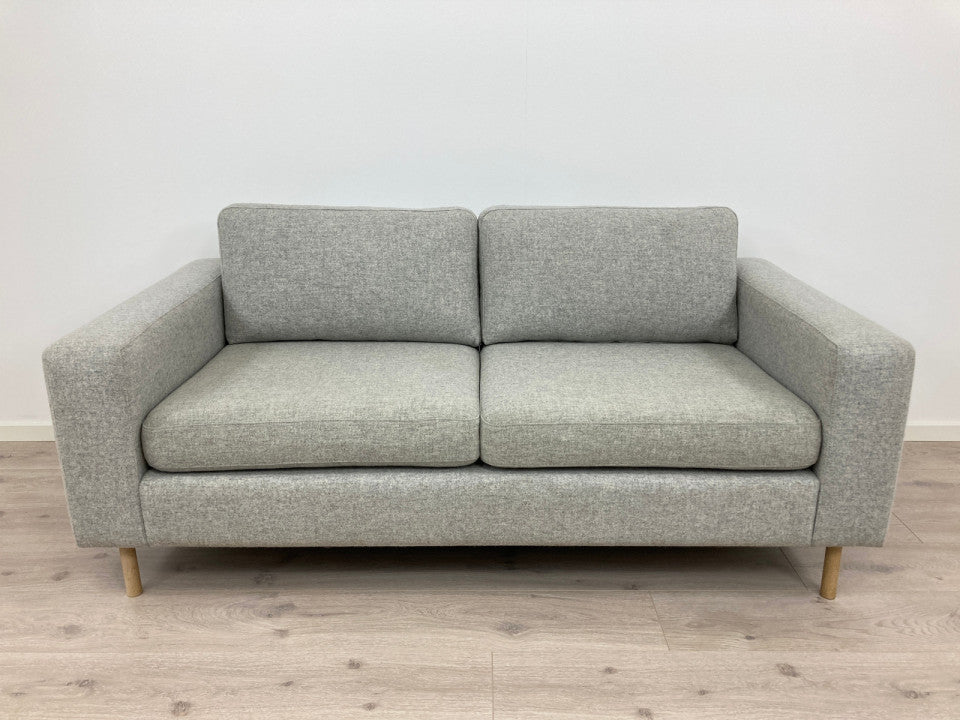 Nyrenset | Bolia Scandinavia 2-seter sofa i lysegrått ullstoff