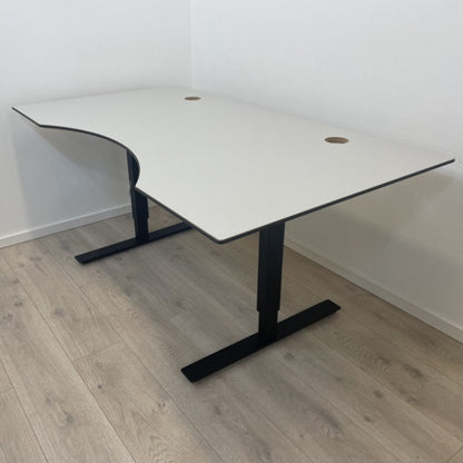 Manuell hev/senk skrivebord med sort understell
