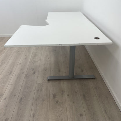 (200 x 80/120 cm) Elektrisk hev/senk skrivebord med høyresving og Linak motor