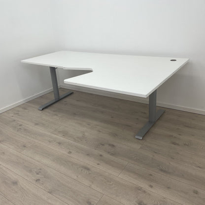 (200 x 80/120 cm) Elektrisk hev/senk skrivebord med høyresving og Linak motor