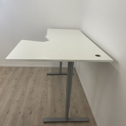 (200 x 80/120 cm) Elektrisk hev/senk skrivebord med høyresving og Linak motor