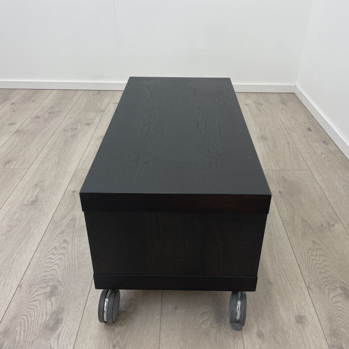 TV-Benk/bord på 4 hjul i fargen svart