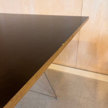 Samtalebord fra Vitra, sort MDF, 100x100 cm