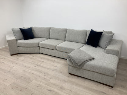 Nyrenset | Grå hjørnesofa med sjeselong og cozy corner