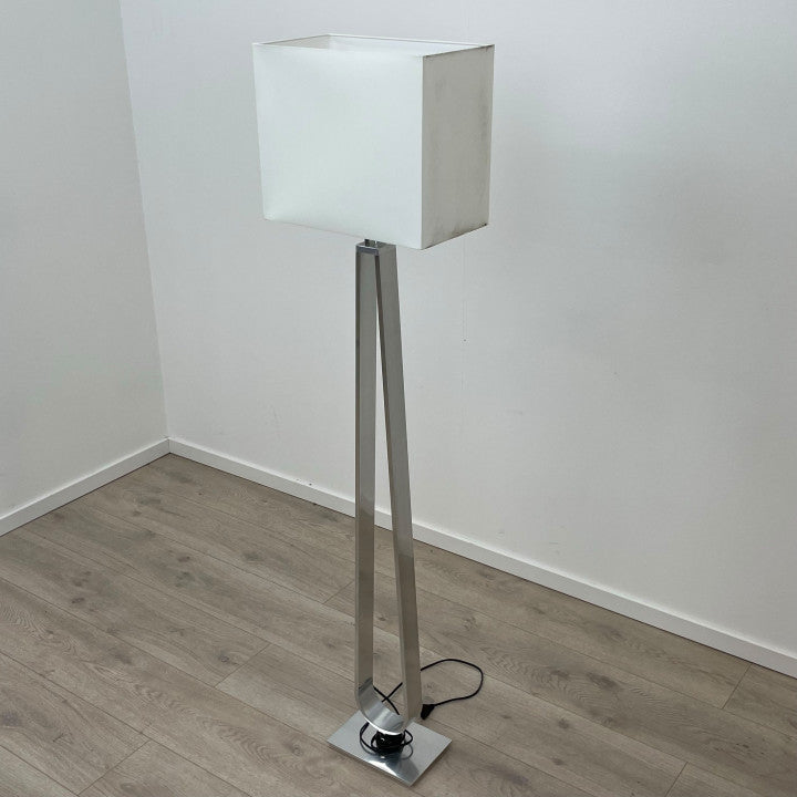 IKEA TYPG1307 Gulvlampe med hvit lampeskjerm