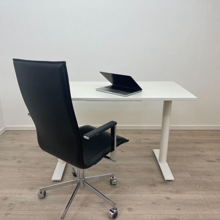 (120x60 cm) Helhvite Kinnarps skrivebord