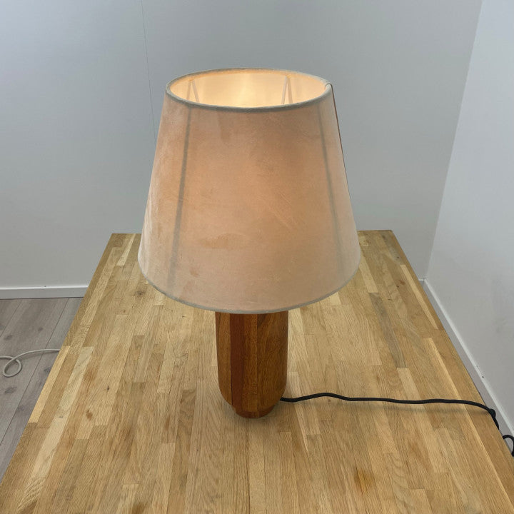 H&M HOME Bordlampe av akasietre med lys beige lampeskjerm
