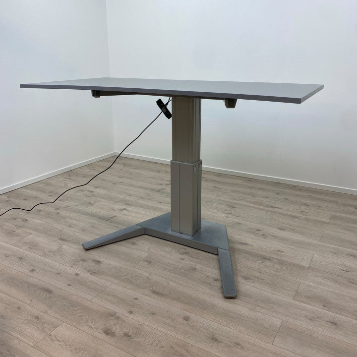 EFG elektrisk hev/senk skrivebord med magebue