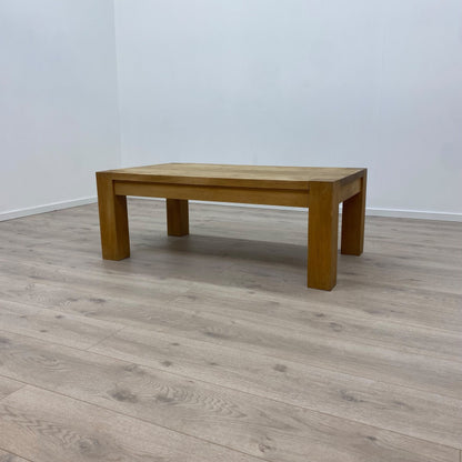 Solid, trefarget sofabord