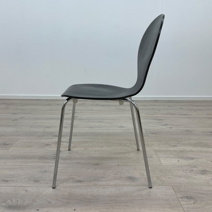 Danerka stol i minimalistisk design