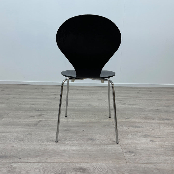 Danerka stol i minimalistisk design