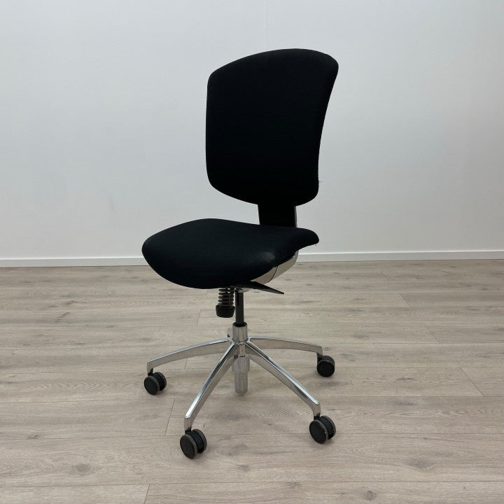 Nyrenset | SAVO IKON svart kontorstol med krom understell
