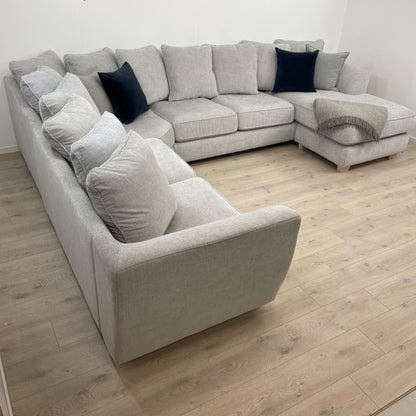 Nyrenset | Stor u-sofa med sjeselong fra Møbelringen