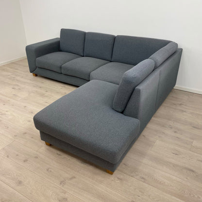 Nyrenset | Grå Hjort Knudsen hjørnesofa med åpen ende