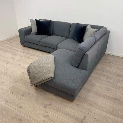 Nyrenset | Grå Hjort Knudsen hjørnesofa med åpen ende