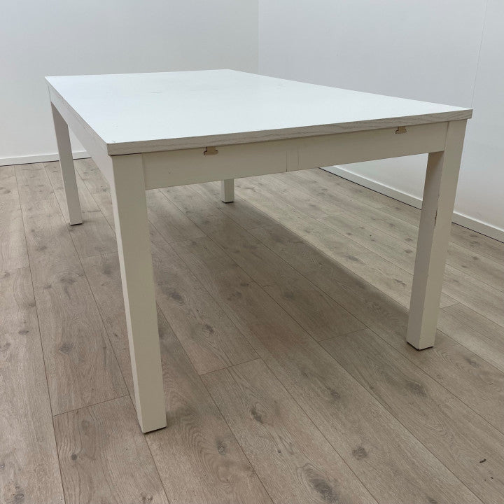 IKEA Bjursta spisebord i fargen hvit