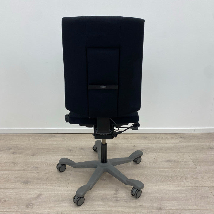Nyrenset | ISKU sort kontorstol med grått understell