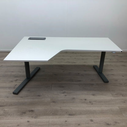 Martela elektrisk hev/senk skrivebord med venstresving