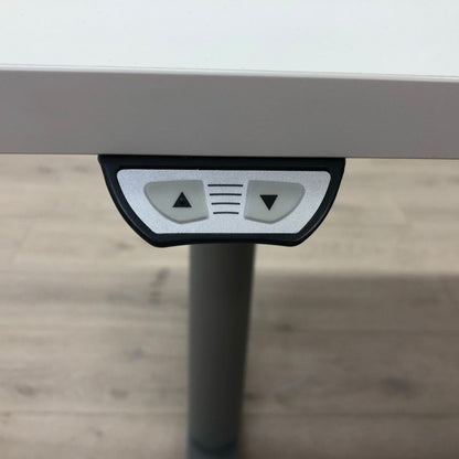 Martela elektrisk hev/senk skrivebord med venstresving