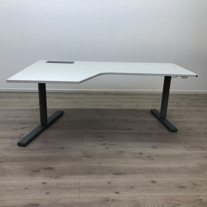 Martela elektrisk hev/senk skrivebord med venstresving