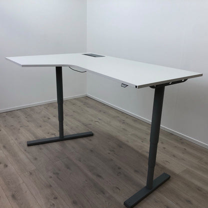 Martela elektrisk hev/senk skrivebord med venstresving