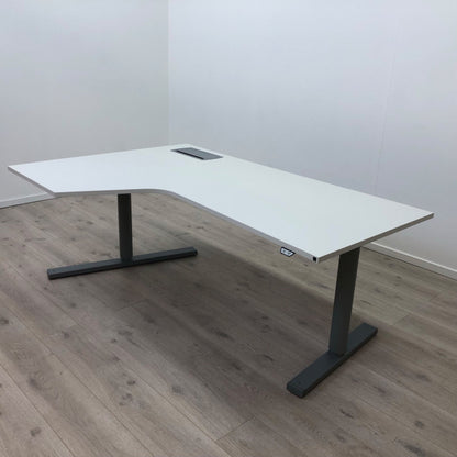 Martela elektrisk hev/senk skrivebord med venstresving