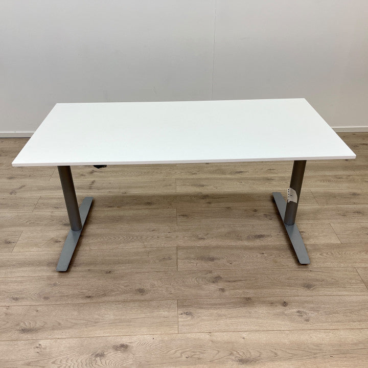 Elektrisk hev/senk skrivebord med ny, hvit plate