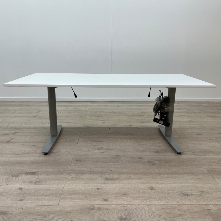 Elektriske hev/senk skrivebord med hvit, ny bordplate
